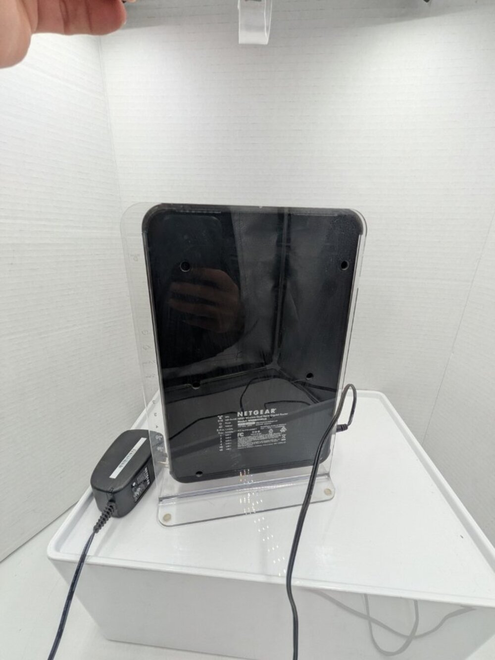 Netgear WNDR4500v3 Modem / Router - Picture 4 of 6